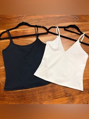 Lot of 2 Aritzia Golden BUTTER Essential tank tops - Size L